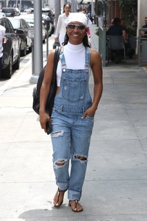 Rozonda 'Chilli' Thomas feet photo thumbnail