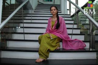 Rubina Dilaik feet photo thumbnail