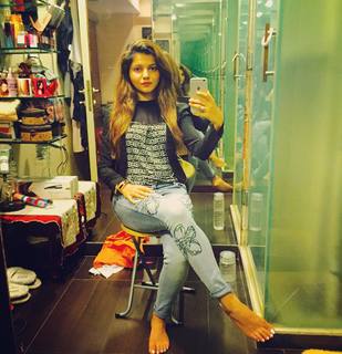 Rubina Dilaik feet photo thumbnail