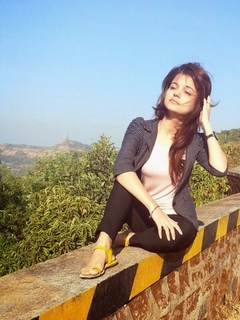 Rubina Dilaik feet photo thumbnail