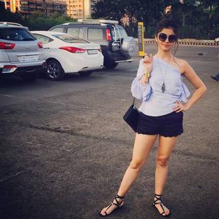 Rubina Dilaik feet photo thumbnail