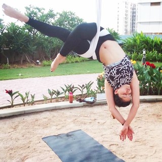 Rubina Dilaik feet photo thumbnail