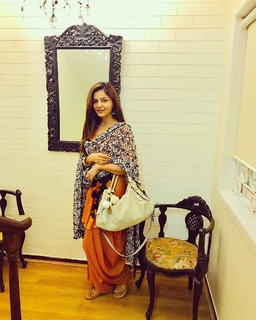 Rubina Dilaik feet photo thumbnail