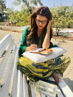 Rubina Dilaik feet photo thumbnail
