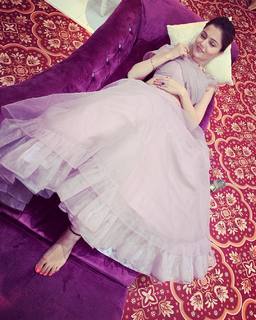 Rubina Dilaik feet photo thumbnail