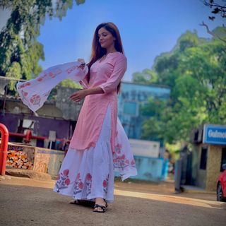Rubina Dilaik feet photo thumbnail