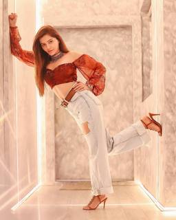 Rubina Dilaik feet photo thumbnail