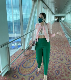 Rubina Dilaik feet photo thumbnail