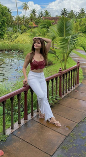 Rubina Dilaik feet photo thumbnail