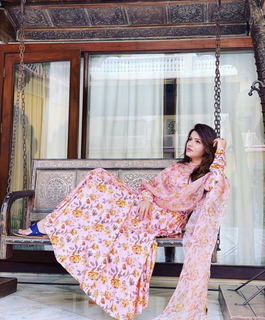 Rubina Dilaik feet photo thumbnail