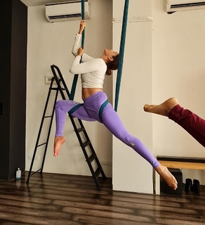 Rubina Dilaik feet photo thumbnail