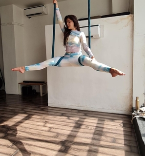 Rubina Dilaik feet photo thumbnail