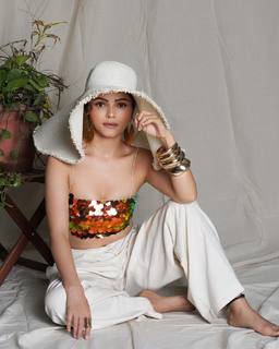 Rubina Dilaik feet photo thumbnail