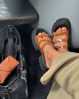 Rubina Dilaik feet photo thumbnail