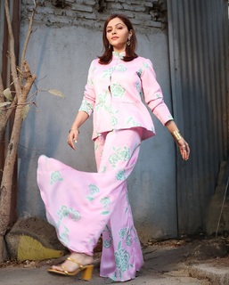 Rubina Dilaik feet photo thumbnail