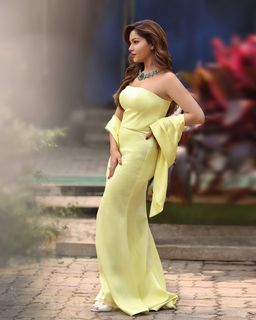 Rubina Dilaik feet photo thumbnail