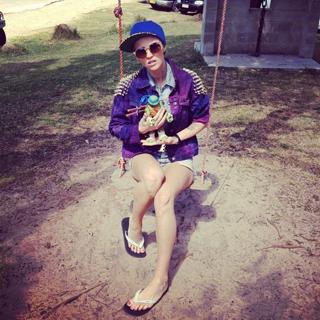 Ruby Rose feet photo thumbnail