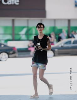 Ruby Rose feet photo thumbnail