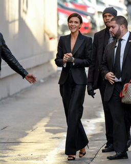Ruby Rose feet photo thumbnail