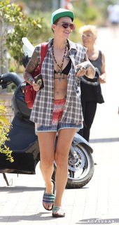 Ruby Rose feet photo thumbnail