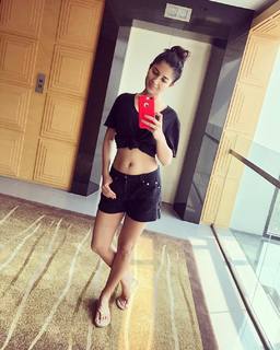 Ruhani Sharma feet photo 7