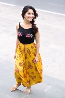 Ruhani Sharma feet photo 4