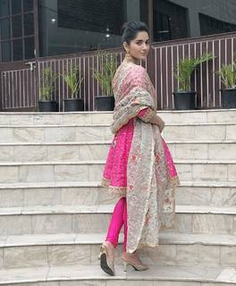 Ruhani Sharma feet photo 3