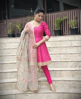 Ruhani Sharma feet photo 1