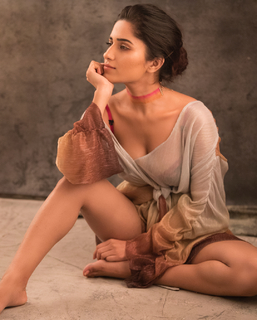 Ruhani Sharma feet photo 17