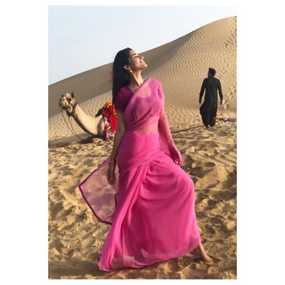 Ruhani Sharma feet photo 10