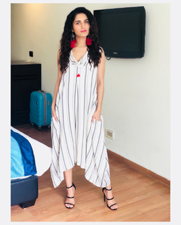 Ruhani Sharma feet photo 9