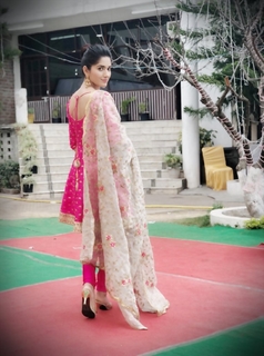 Ruhani Sharma feet photo 5