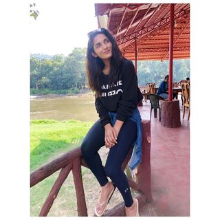 Ruhani Sharma feet photo 7
