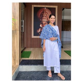 Ruhani Sharma feet photo 5