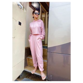 Ruhani Sharma feet photo 4