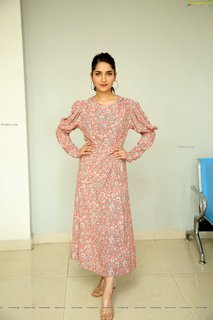 Ruhani Sharma feet photo 18