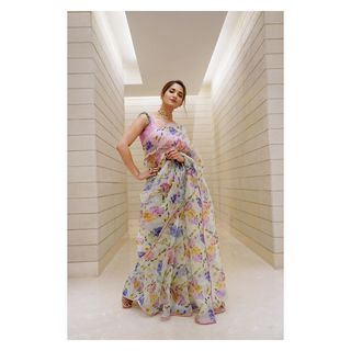 Ruhani Sharma feet photo 8