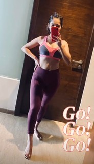 Ruhani Sharma feet photo 6