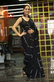 Ruhani Sharma feet photo 20
