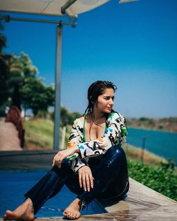 Ruhani Sharma feet photo 11