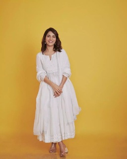 Ruhani Sharma feet photo 18