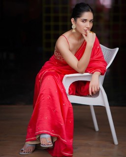 Ruhani Sharma feet photo 17
