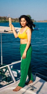 Ruhani Sharma feet photo 13