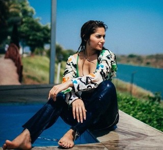 Ruhani Sharma feet photo 12