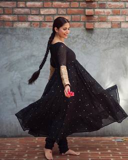Ruhani Sharma feet photo 15