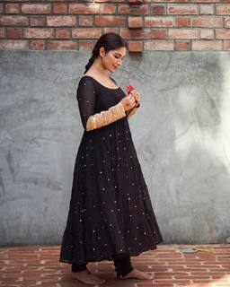 Ruhani Sharma feet photo 14