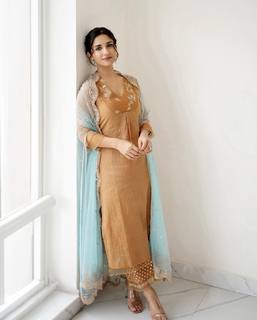 Ruhani Sharma feet photo 11