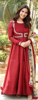 Ruhani Sharma feet photo 2