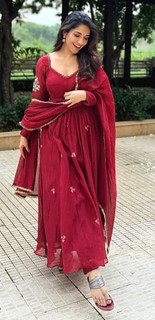 Ruhani Sharma feet photo 14