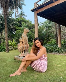 Ruhi Singh feet photo 8